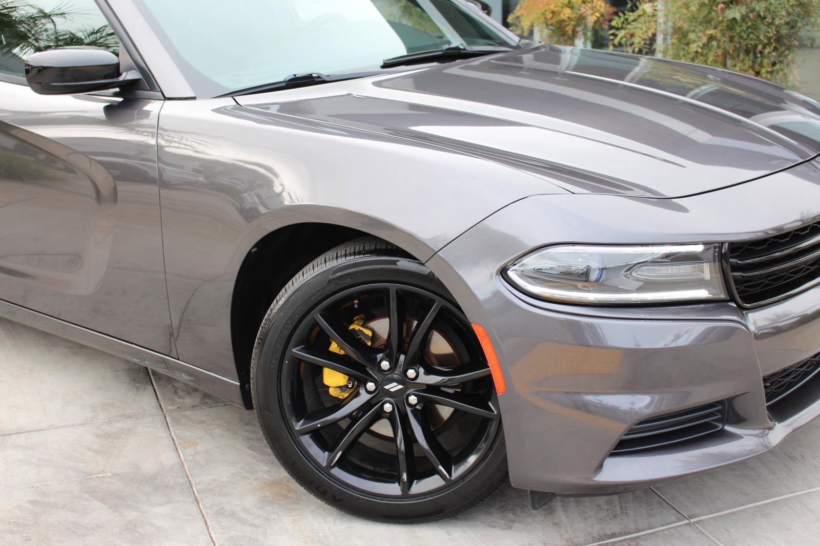 Used 2018 Dodge Charger SXT w/ Blacktop Package image 3