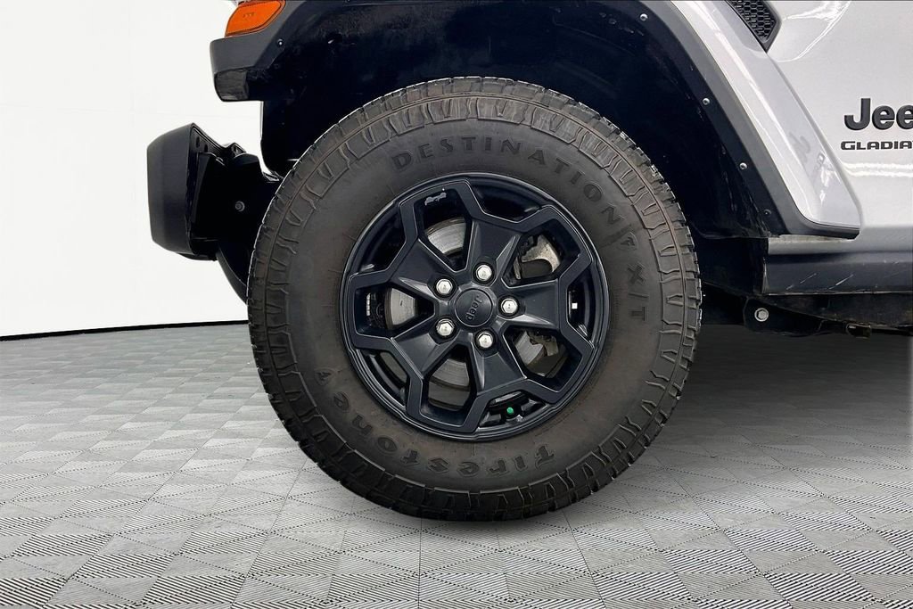 Used 2022 Jeep Gladiator Willys image 9