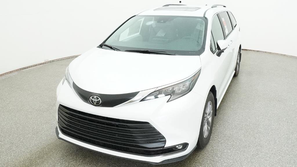 New 2026 Toyota Sienna XLE FWD image 3
