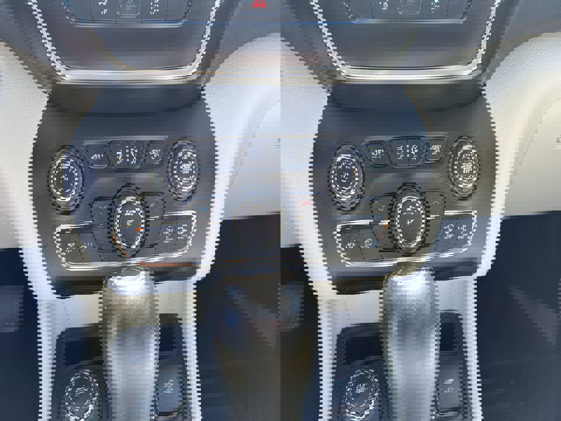 Used 2021 Jeep Cherokee Latitude Plus w/ Sun & Sound Group image 34