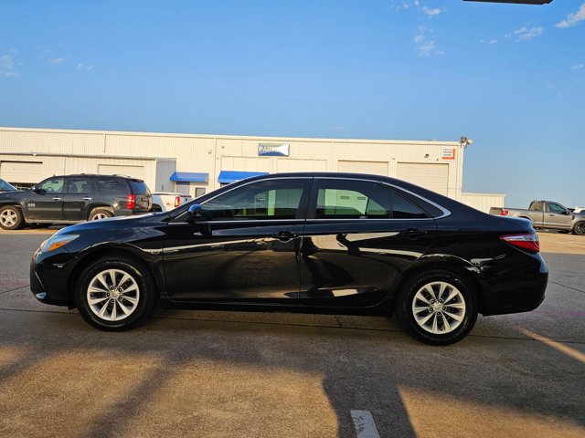 Used 2016 Toyota Camry LE image 8