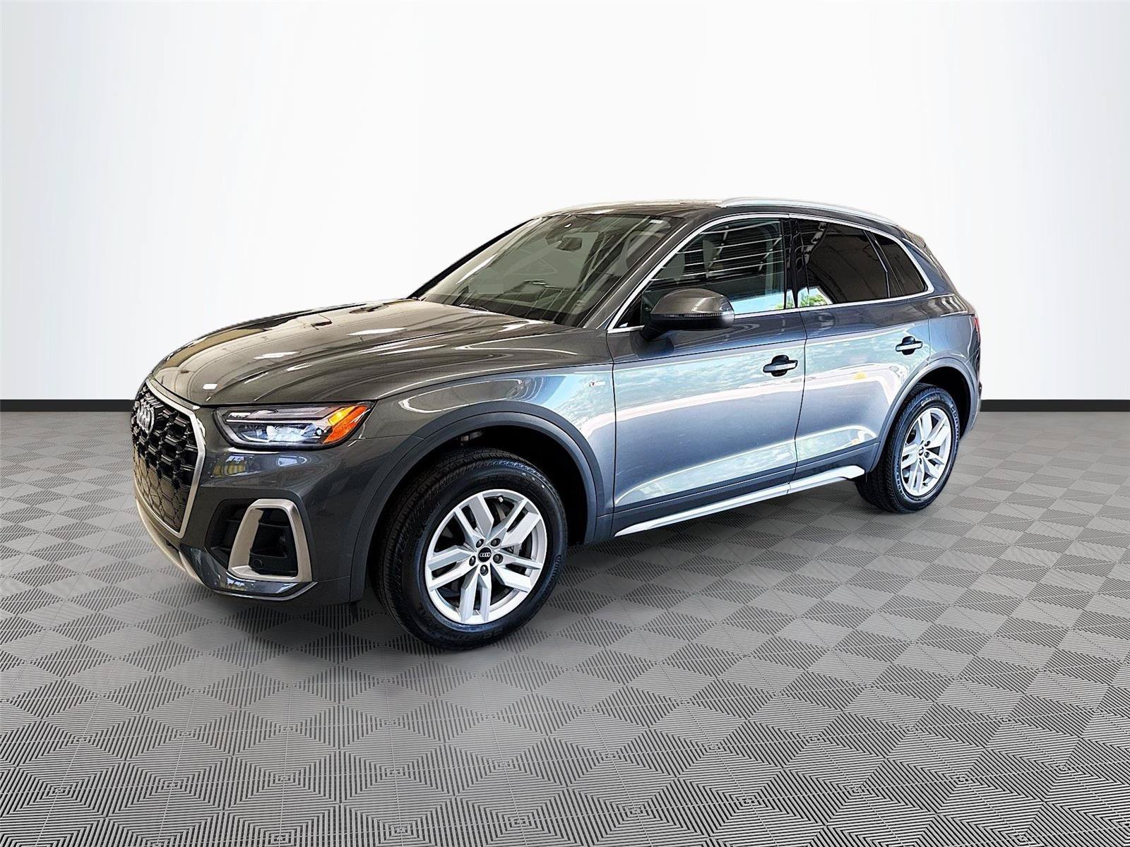 Certified 2023 Audi Q5 2.0T Premium w/ Convenience Package AWD/4WD image 3
