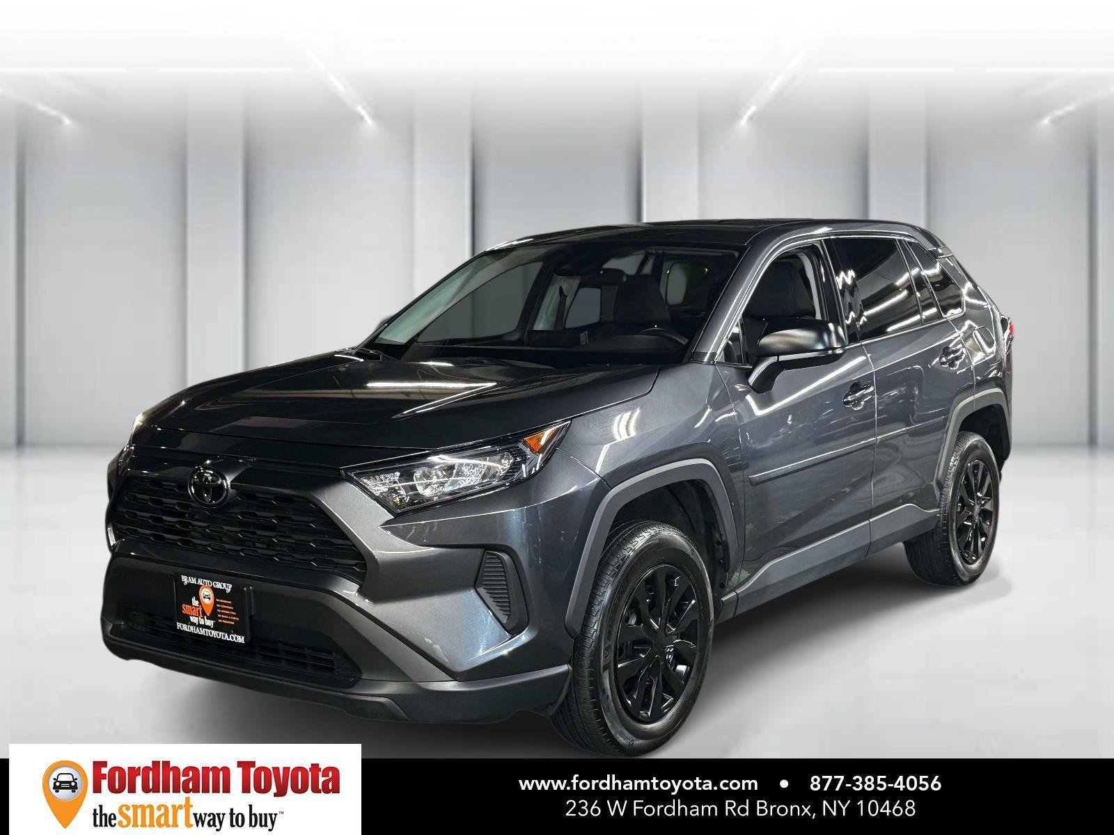 Used 2022 Toyota RAV4 LE AWD/4WD image 4