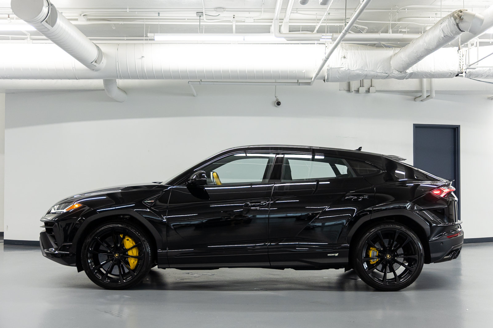 Used 2024 Lamborghini Urus S AWD/4WD image 3
