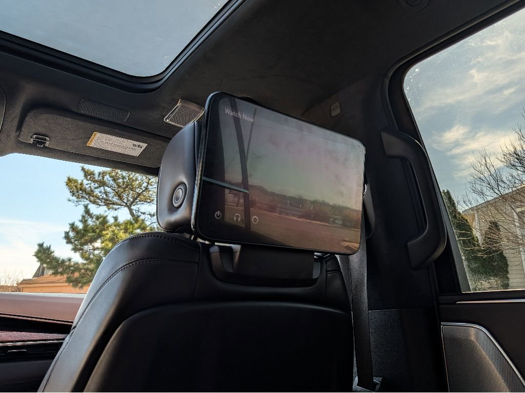 Used 2022 Cadillac Escalade ESV Sport Platinum w/ LPO, ONYX Package image 18