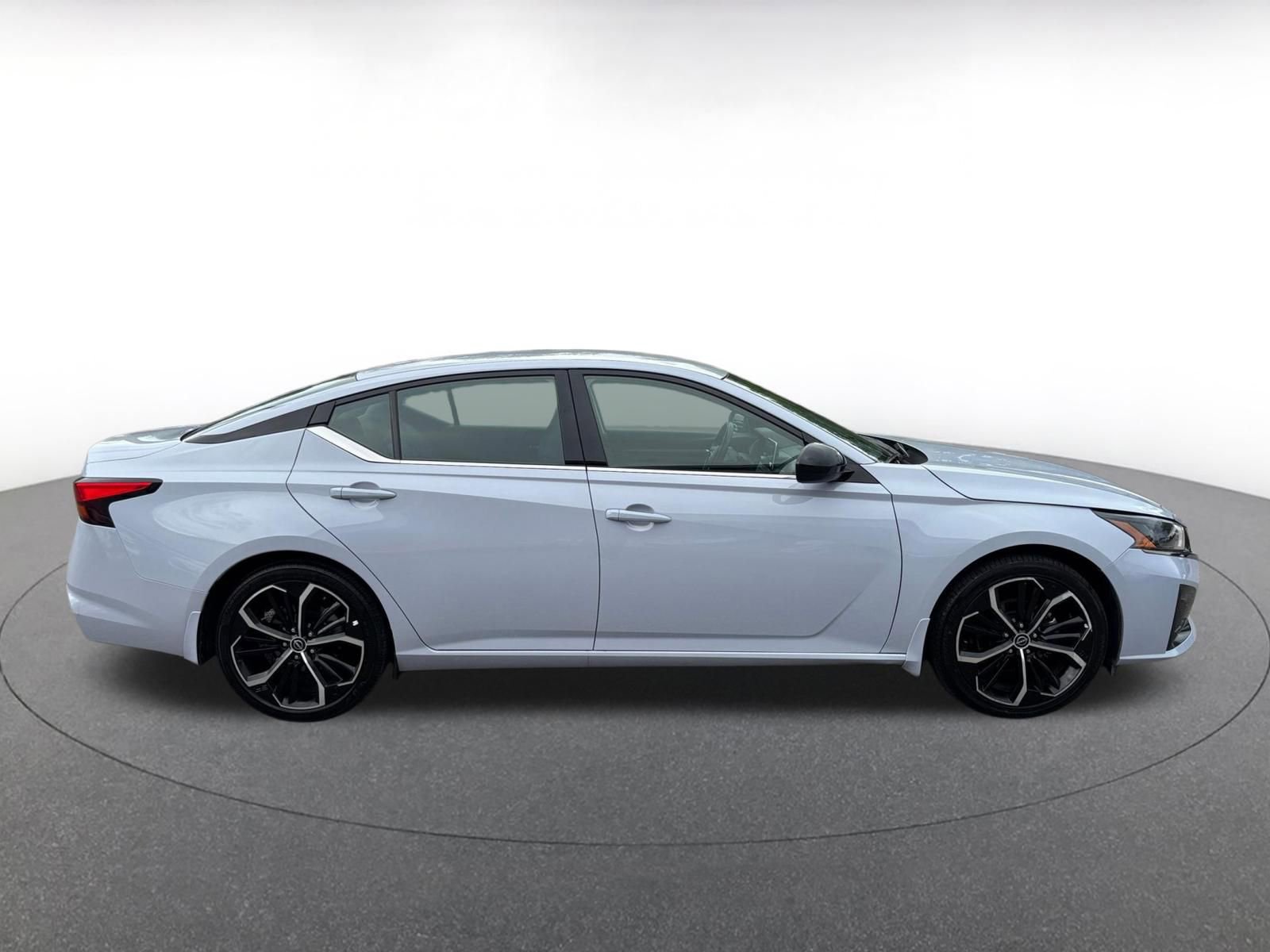 Used 2025 Nissan Altima 2.5 SR FWD image 16