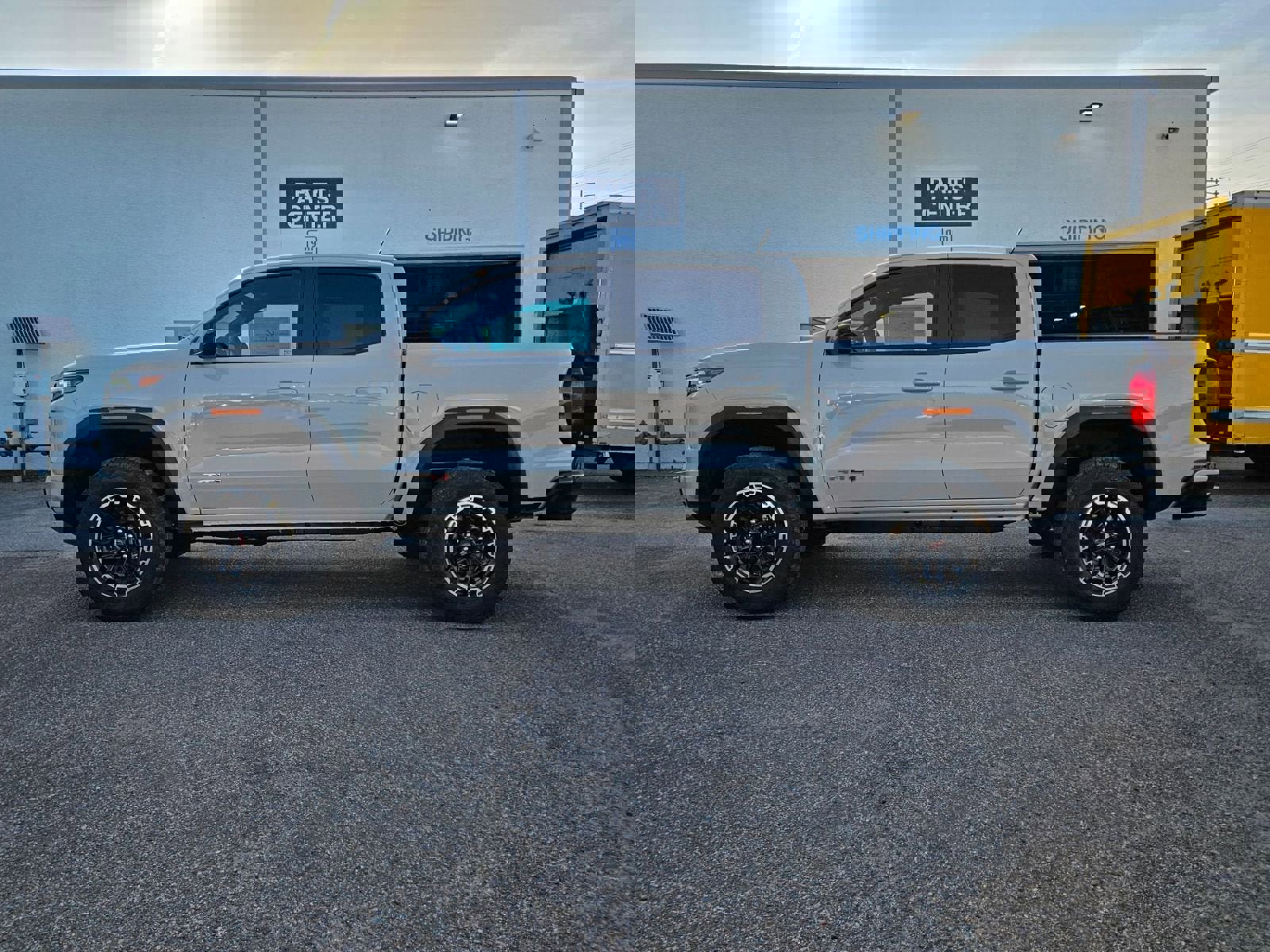 New 2026 GMC Canyon AT4 AWD/4WD image 2