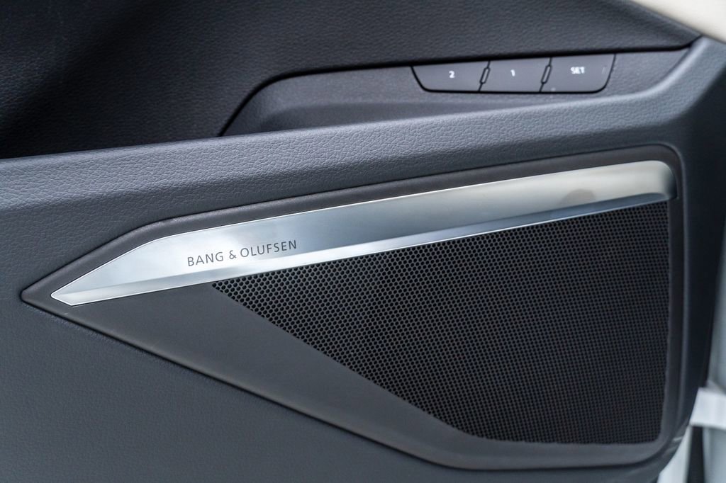 Used 2024 Audi Q8 e-tron Premium Plus image 24