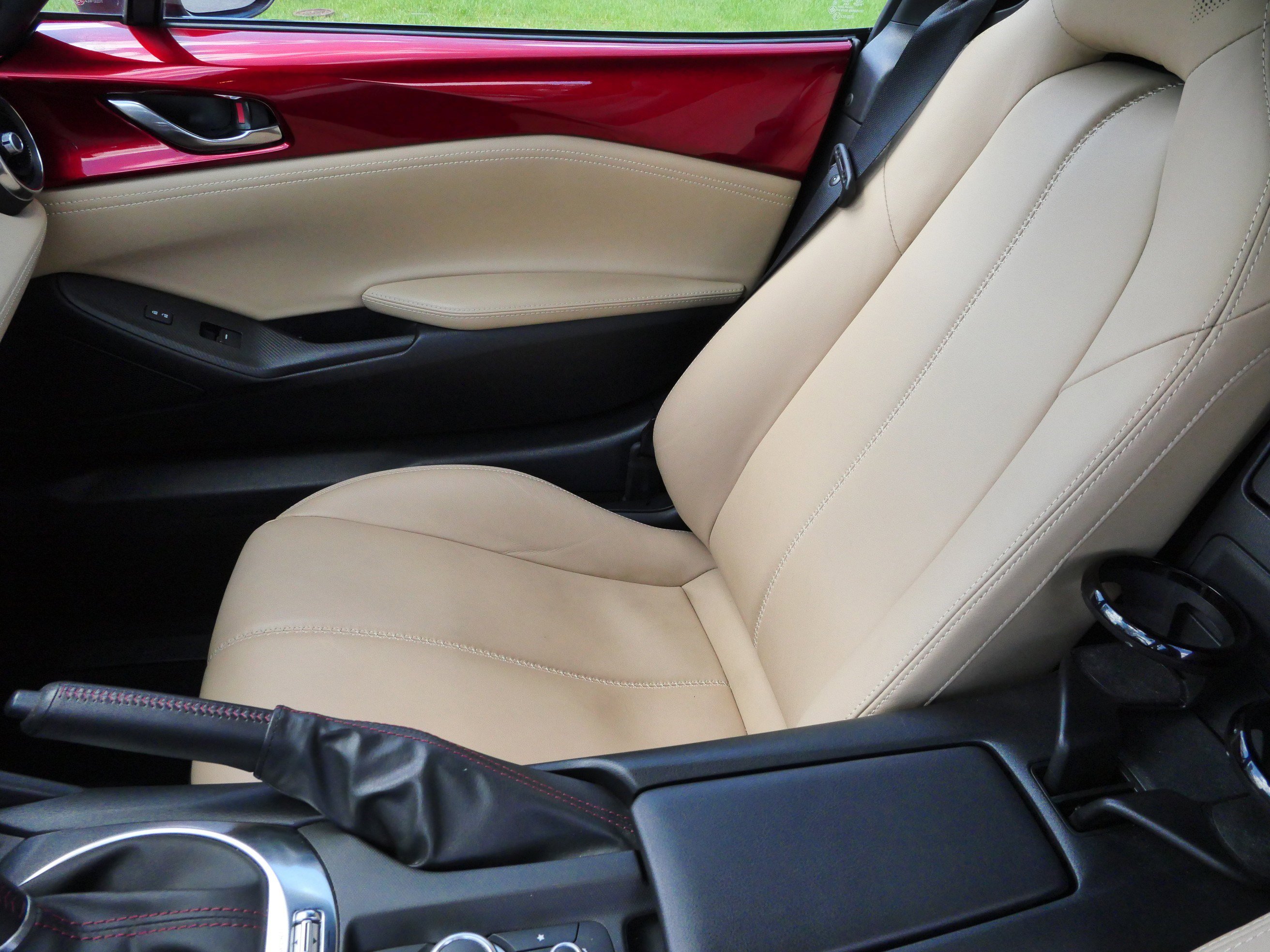 Used 2019 MAZDA MX-5 Miata RF Grand Touring RWD image 12