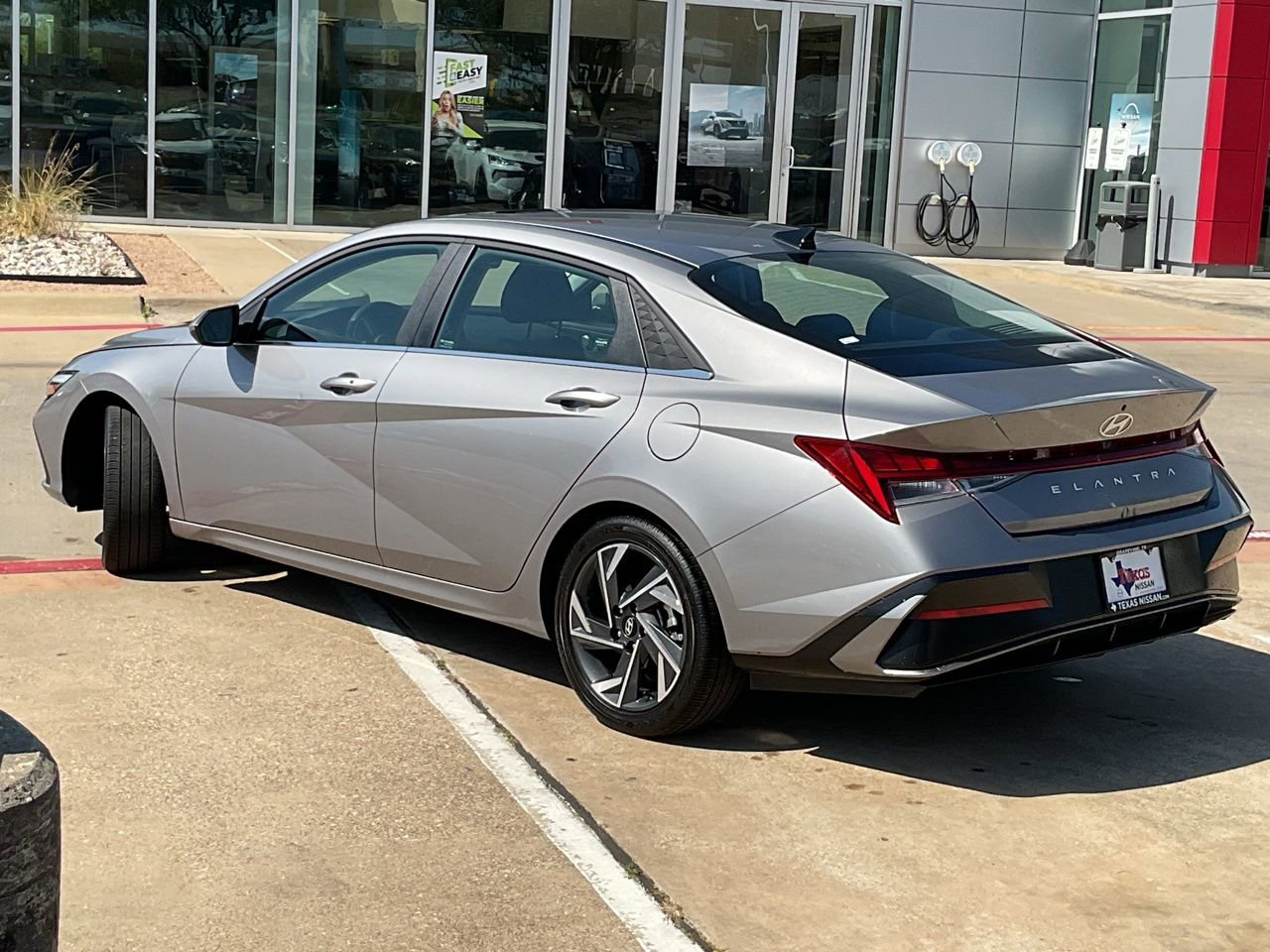 Used 2025 Hyundai Elantra SEL image 7