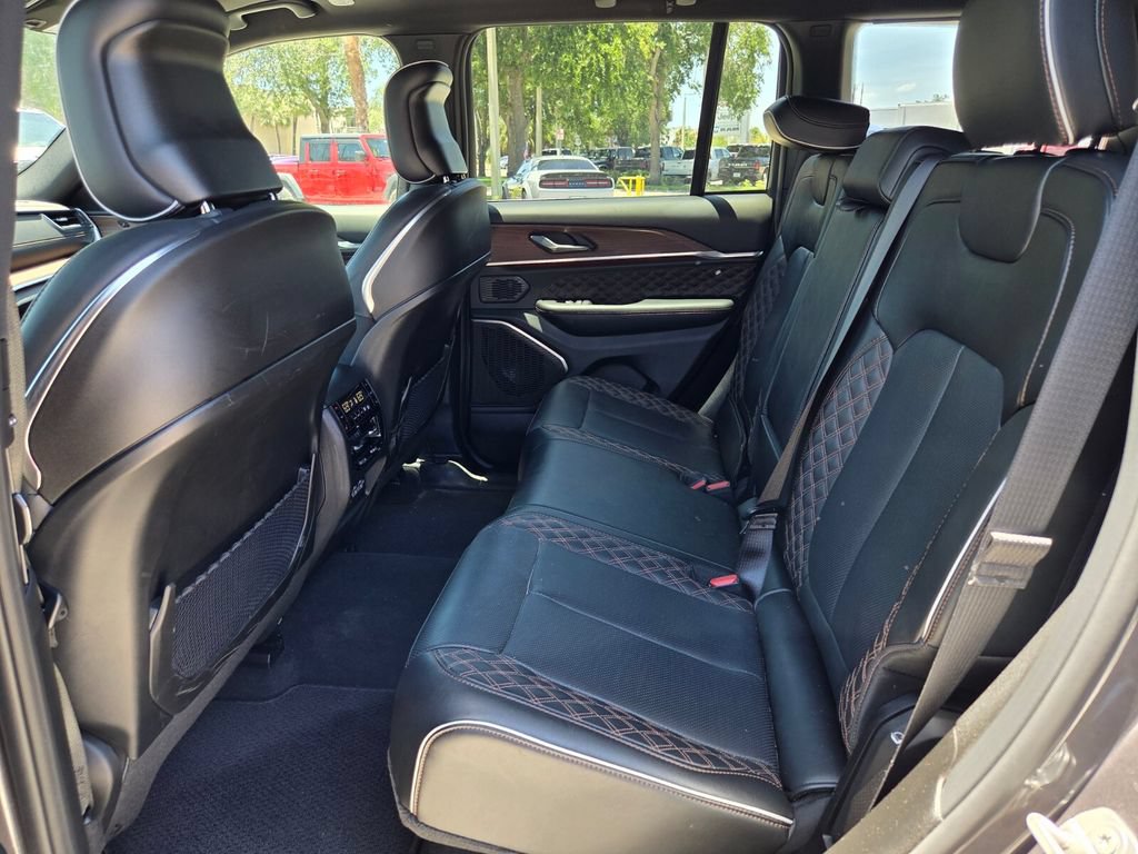 Used 2025 Jeep Grand Cherokee Summit AWD/4WD image 15