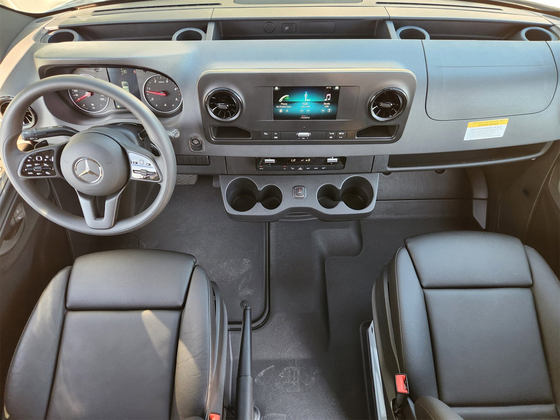 Used 2024 Mercedes-Benz Sprinter 3500 image 3