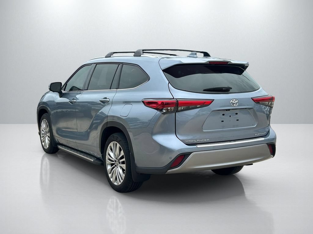 Used 2023 Toyota Highlander Platinum FWD image 7