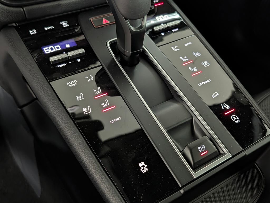 New 2026 Porsche Macan AWD/4WD image 34