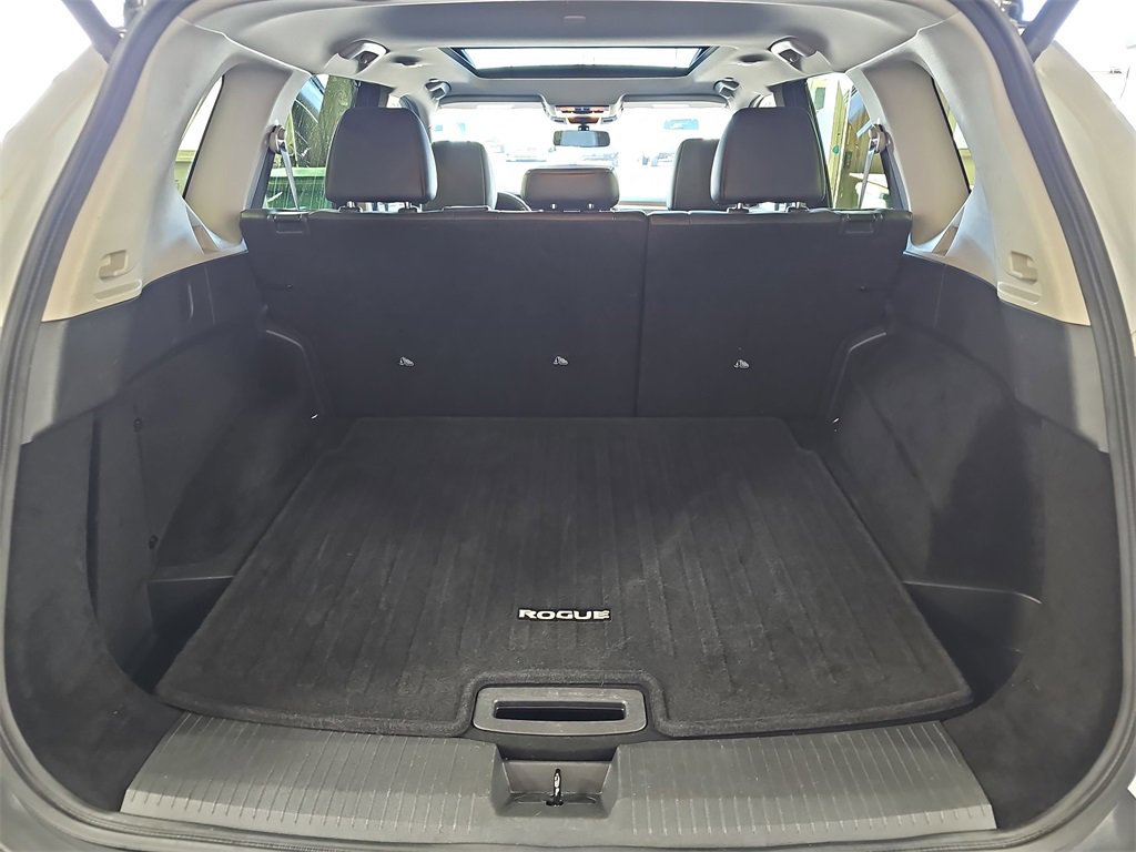 Used 2023 Nissan Rogue SV w/ SV Premium B Package image 12