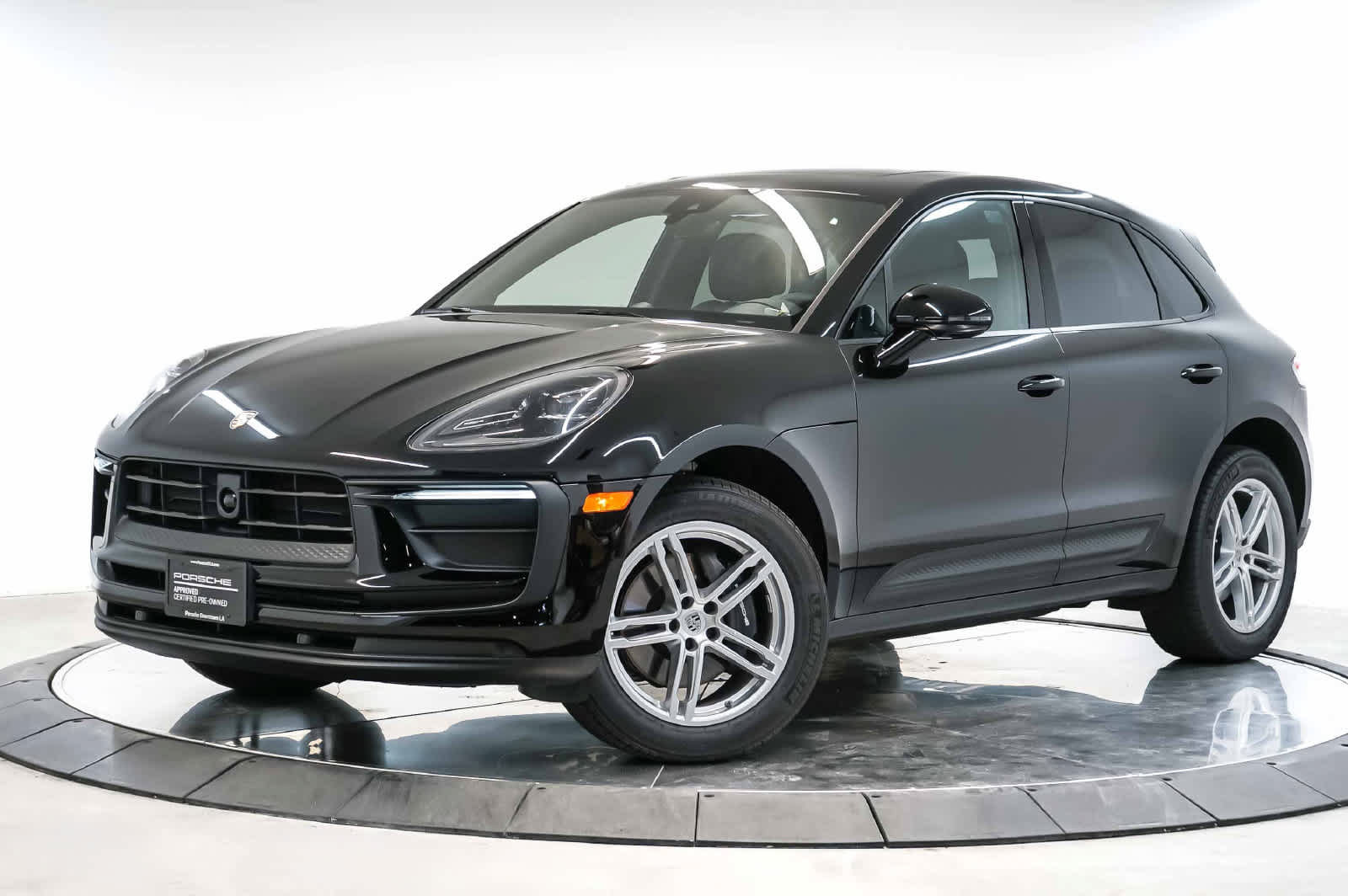 Certified 2026 Porsche Macan AWD/4WD image 1