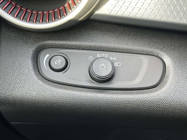 Used 2025 Chevrolet Trax RS w/ Sunroof Package image 14