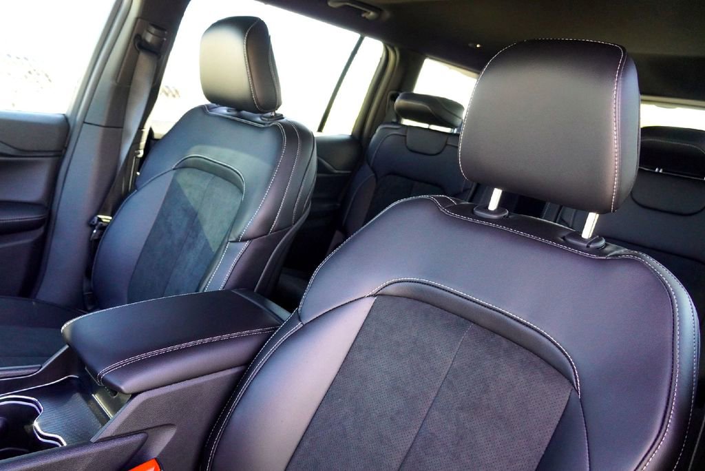 New 2025 Jeep Grand Cherokee L Altitude image 11