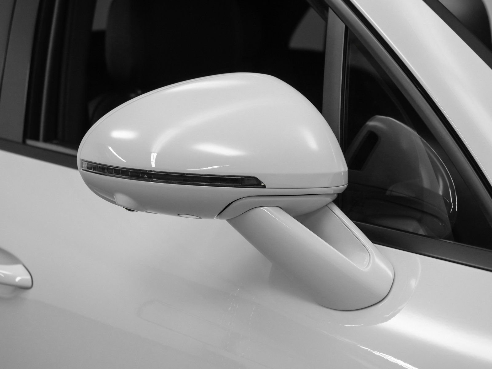 Certified 2025 Porsche Macan image 14