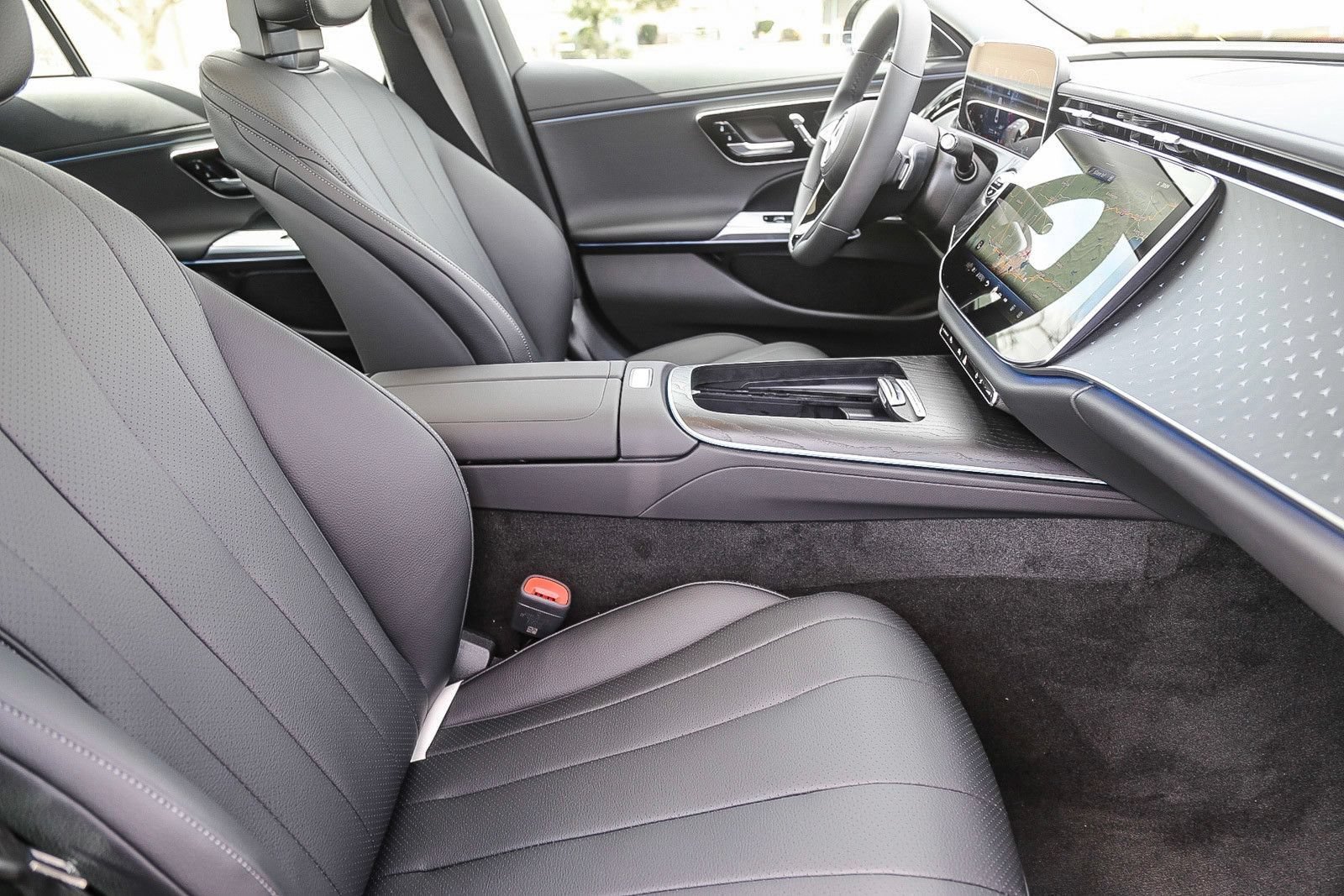 New 2024 Mercedes-Benz E 350 4MATIC Sedan image 15