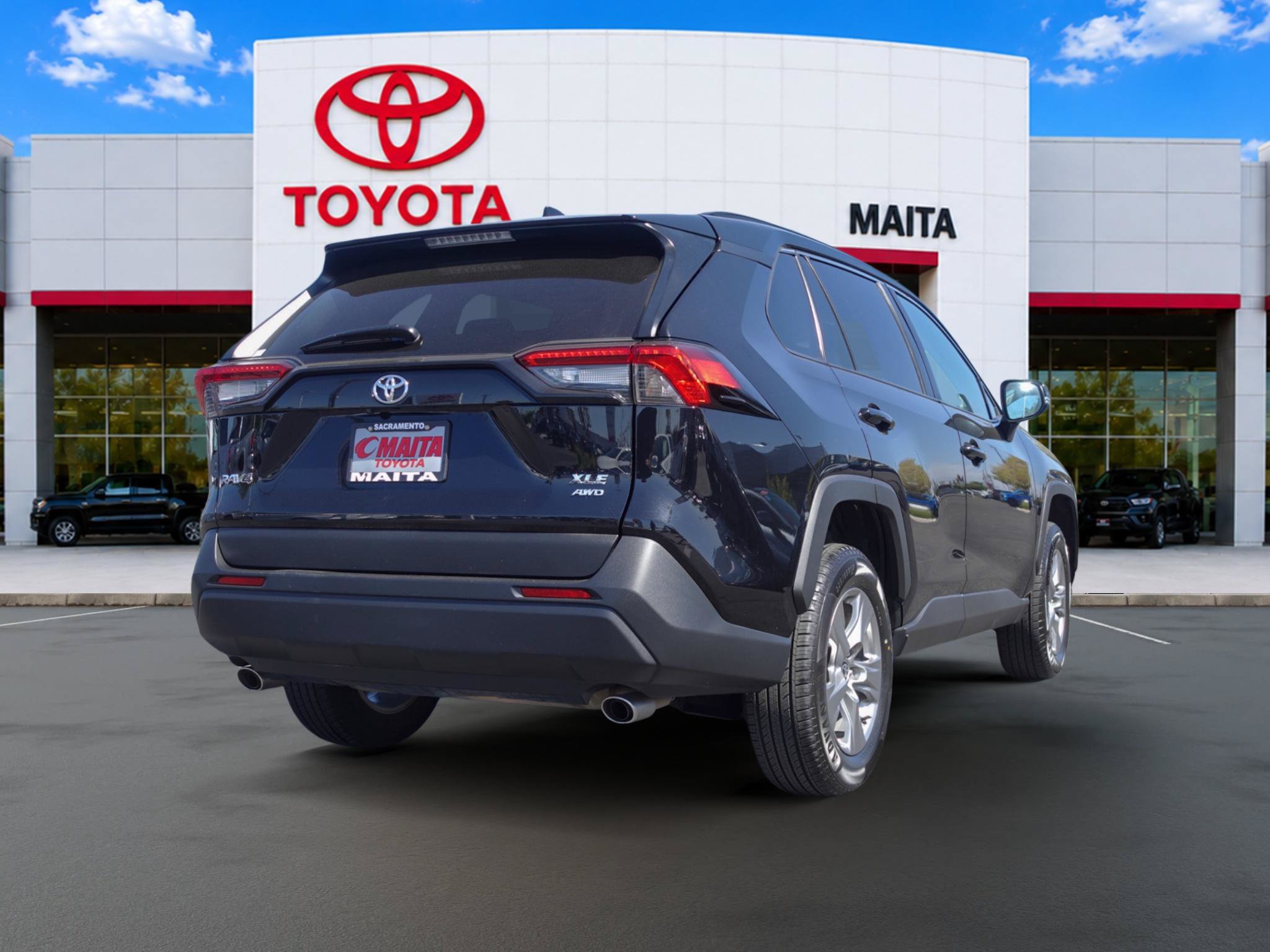 Used 2024 Toyota RAV4 XLE AWD/4WD image 3