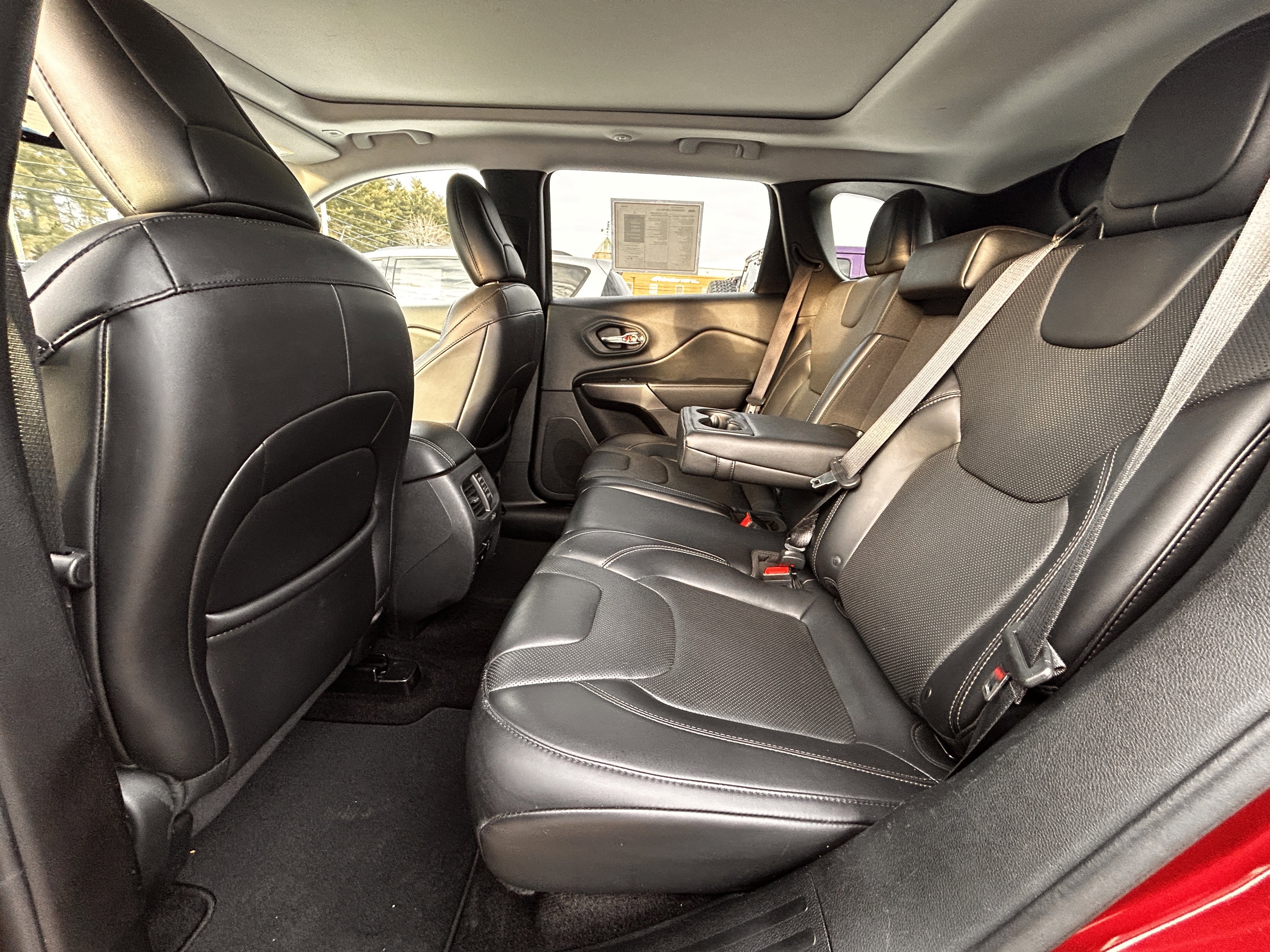 Used 2019 Jeep Cherokee Limited image 37