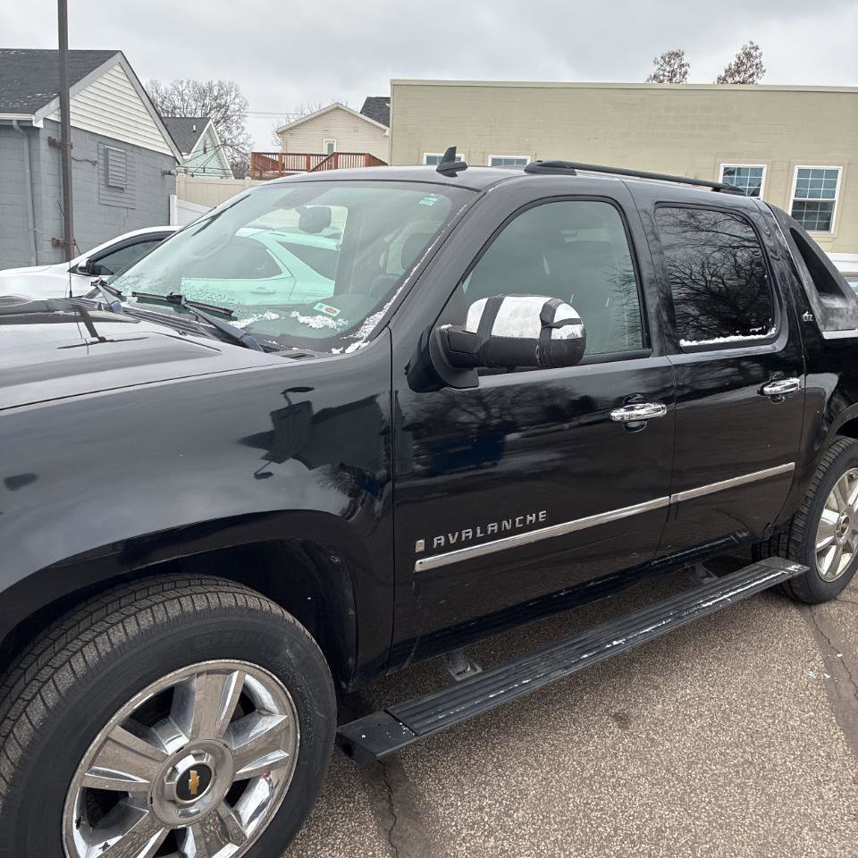 Used 2009 Chevrolet Avalanche LTZ image 4