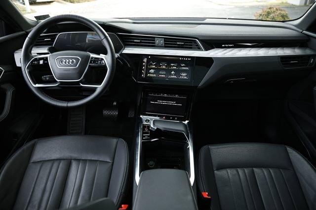 Used 2022 Audi e-tron Premium Plus image 27