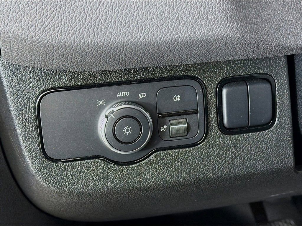 Used 2025 Mercedes-Benz Sprinter 2500 image 25