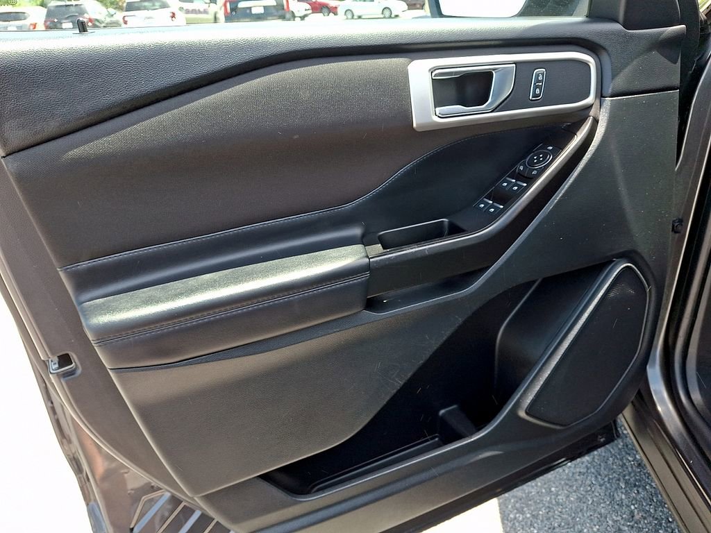 Used 2020 Ford Explorer XLT AWD/4WD image 13