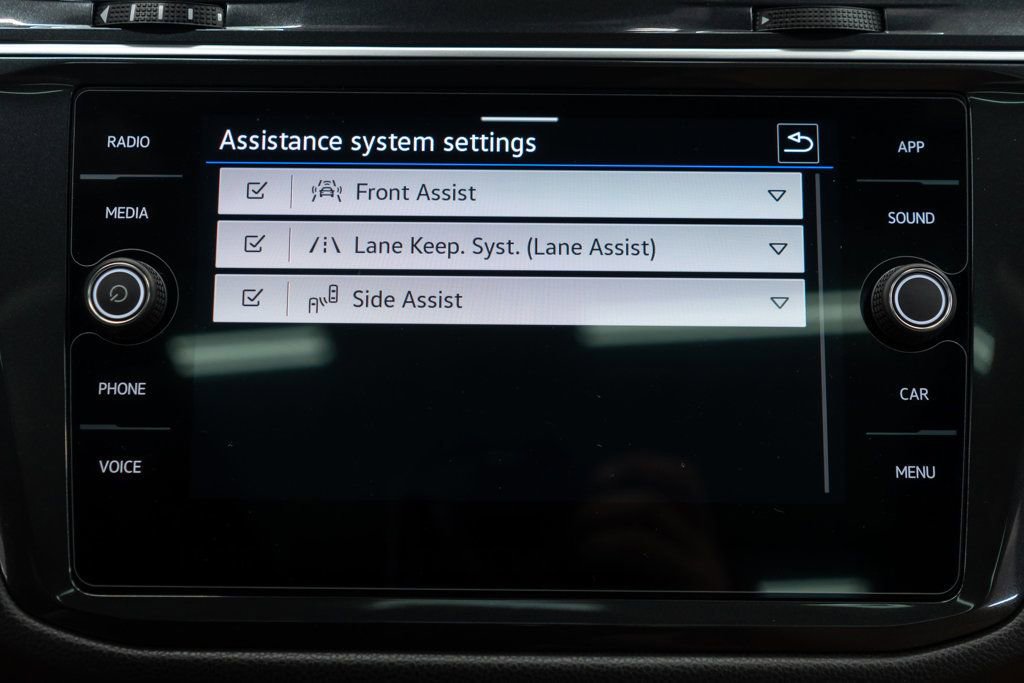 Used 2024 Volkswagen Tiguan SE w/ Panoramic Sunroof Package AWD/4WD image 25