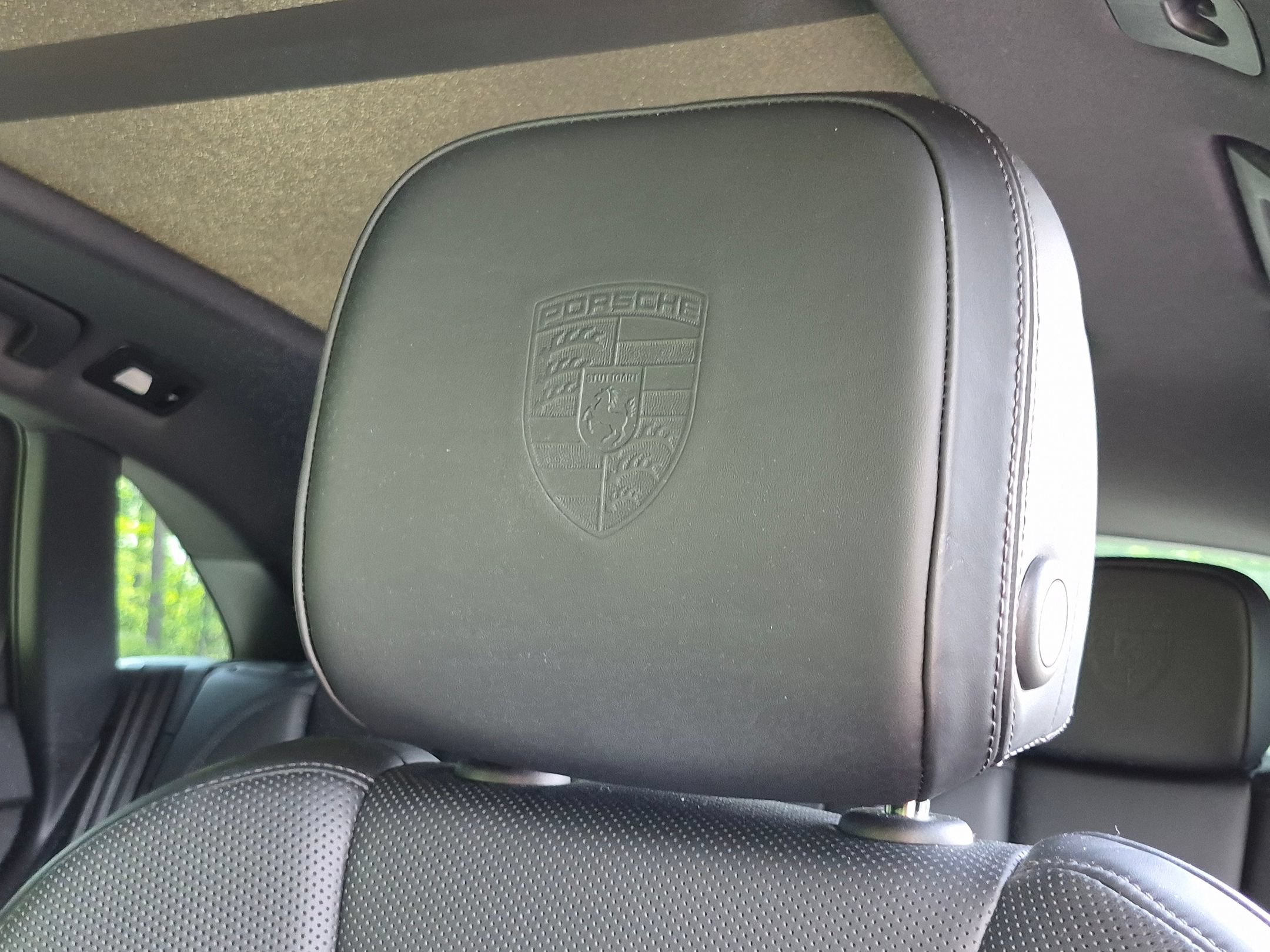 Certified 2024 Porsche Macan S AWD/4WD image 6