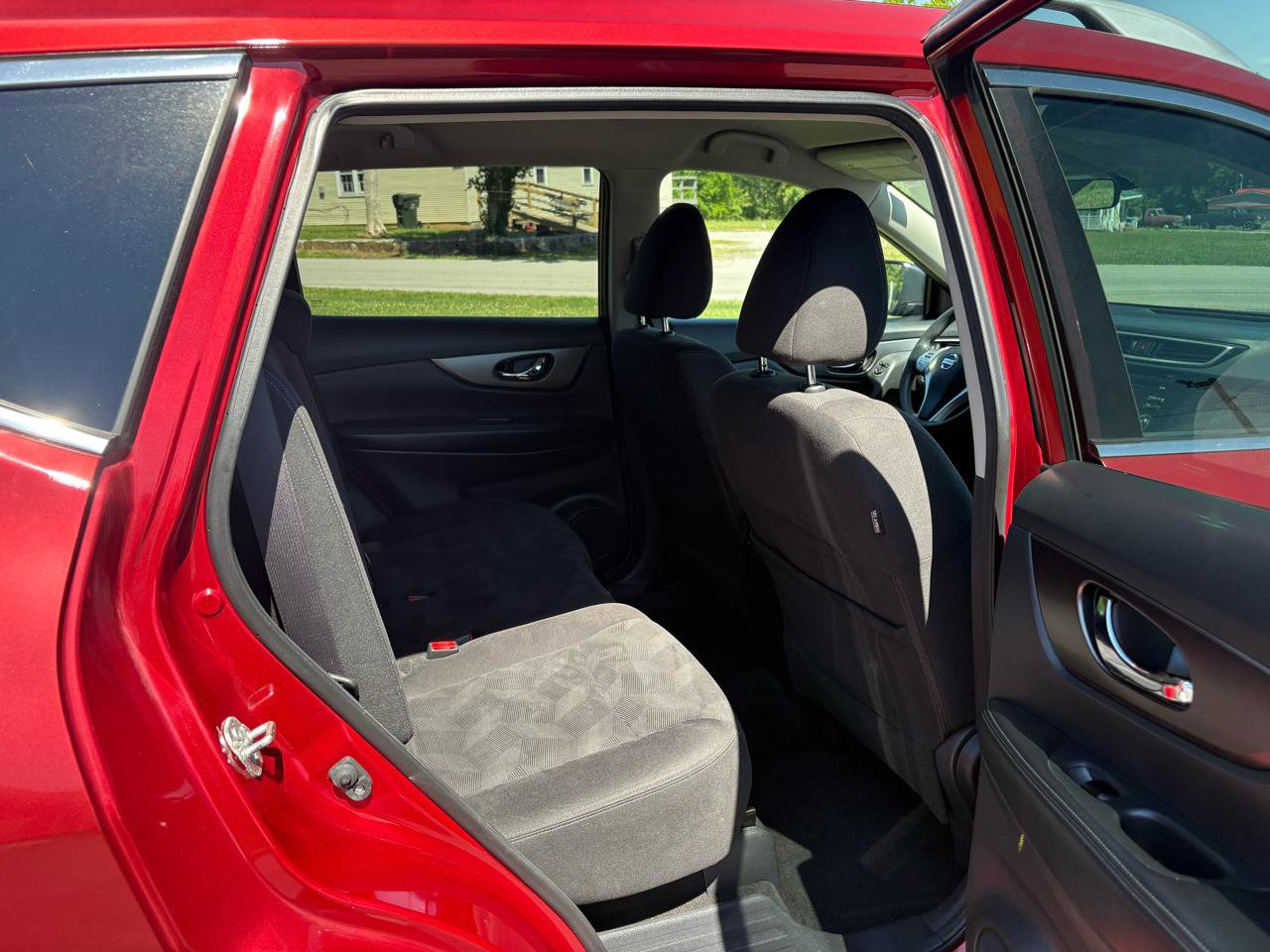 Used 2015 Nissan Rogue SV AWD/4WD image 19