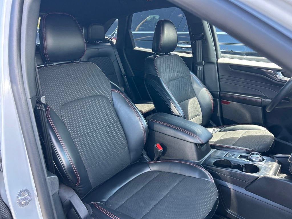 Used 2025 Ford Escape ST-Line Select AWD/4WD image 42