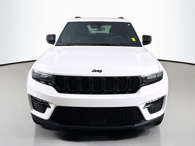 Used 2024 Jeep Grand Cherokee Limited w/ Black Appearance Package image 2