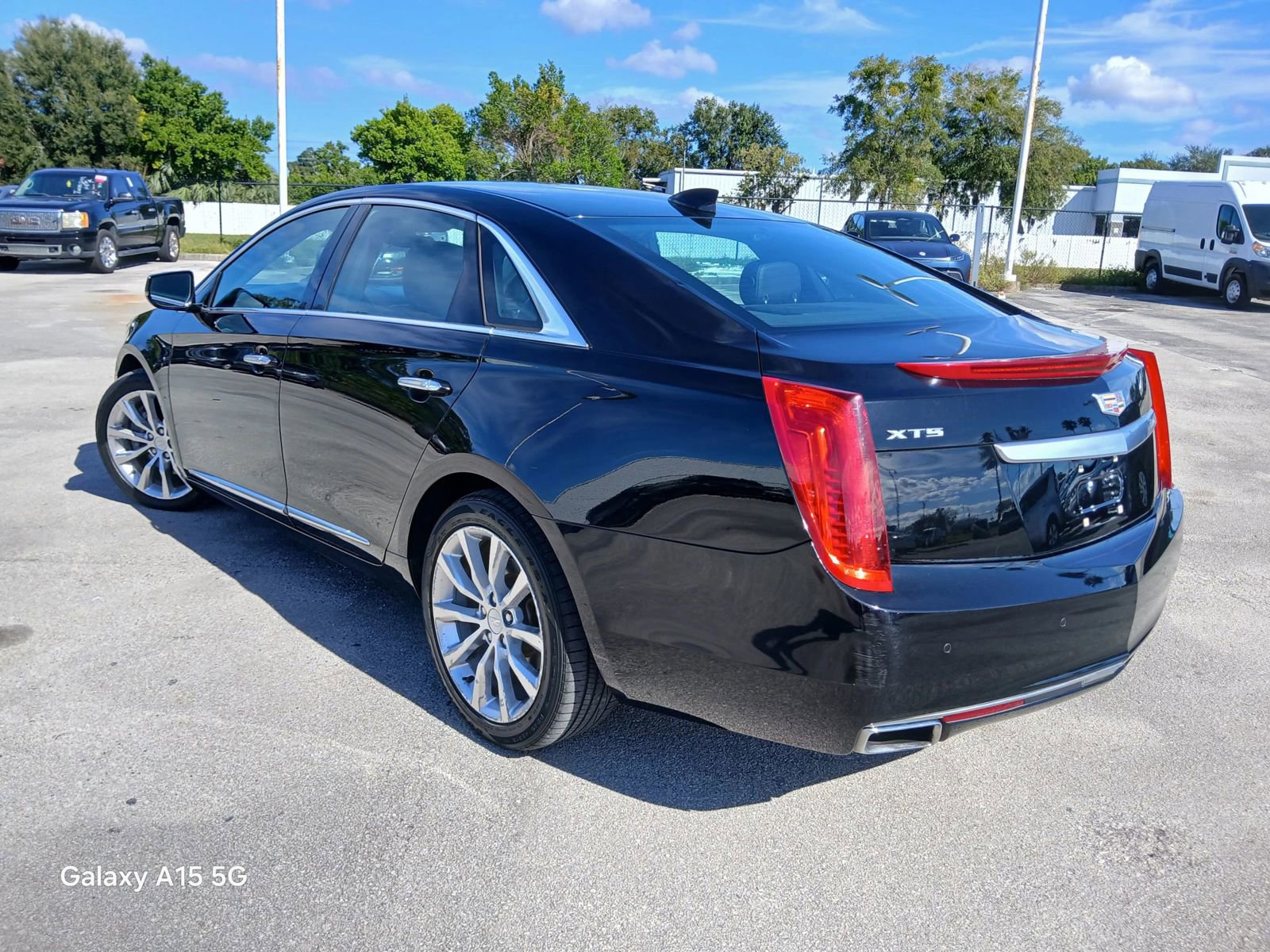Used 2016 Cadillac XTS Luxury FWD image 3