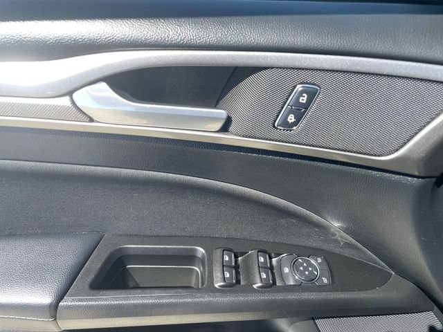 Used 2017 Ford Fusion SE w/ Fusion SE Technology Package FWD image 22