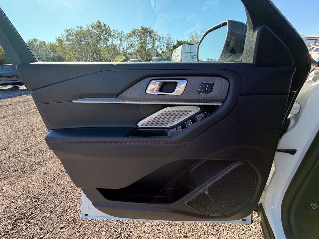Used 2025 Ford Explorer ST AWD/4WD image 6