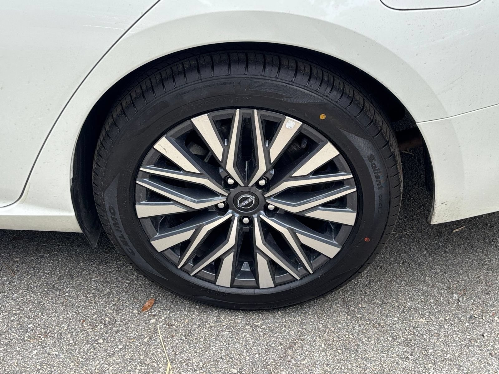 Used 2025 Nissan Altima 2.5 SV FWD image 25