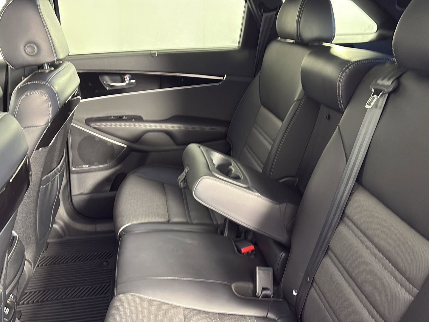 Used 2019 Kia Sorento SX image 46