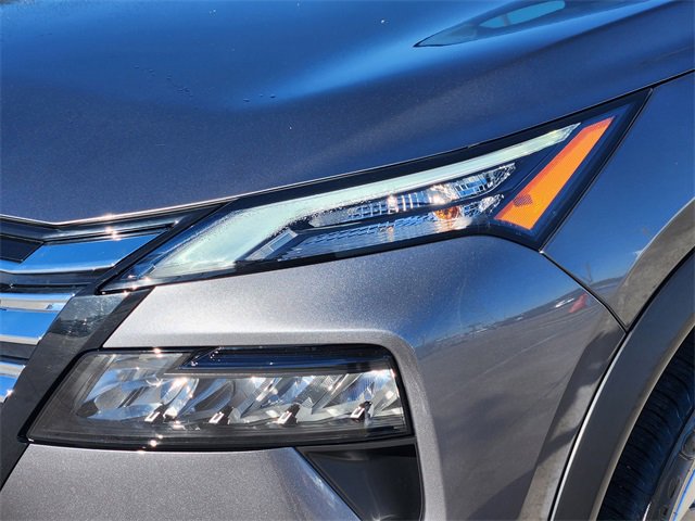 Used 2024 Nissan Rogue SV image 9