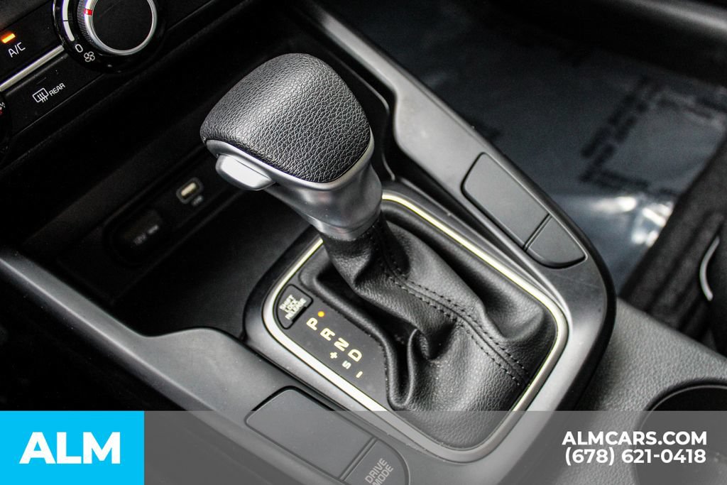 Used 2025 Kia Soul LX w/ LX Technology Package FWD image 35