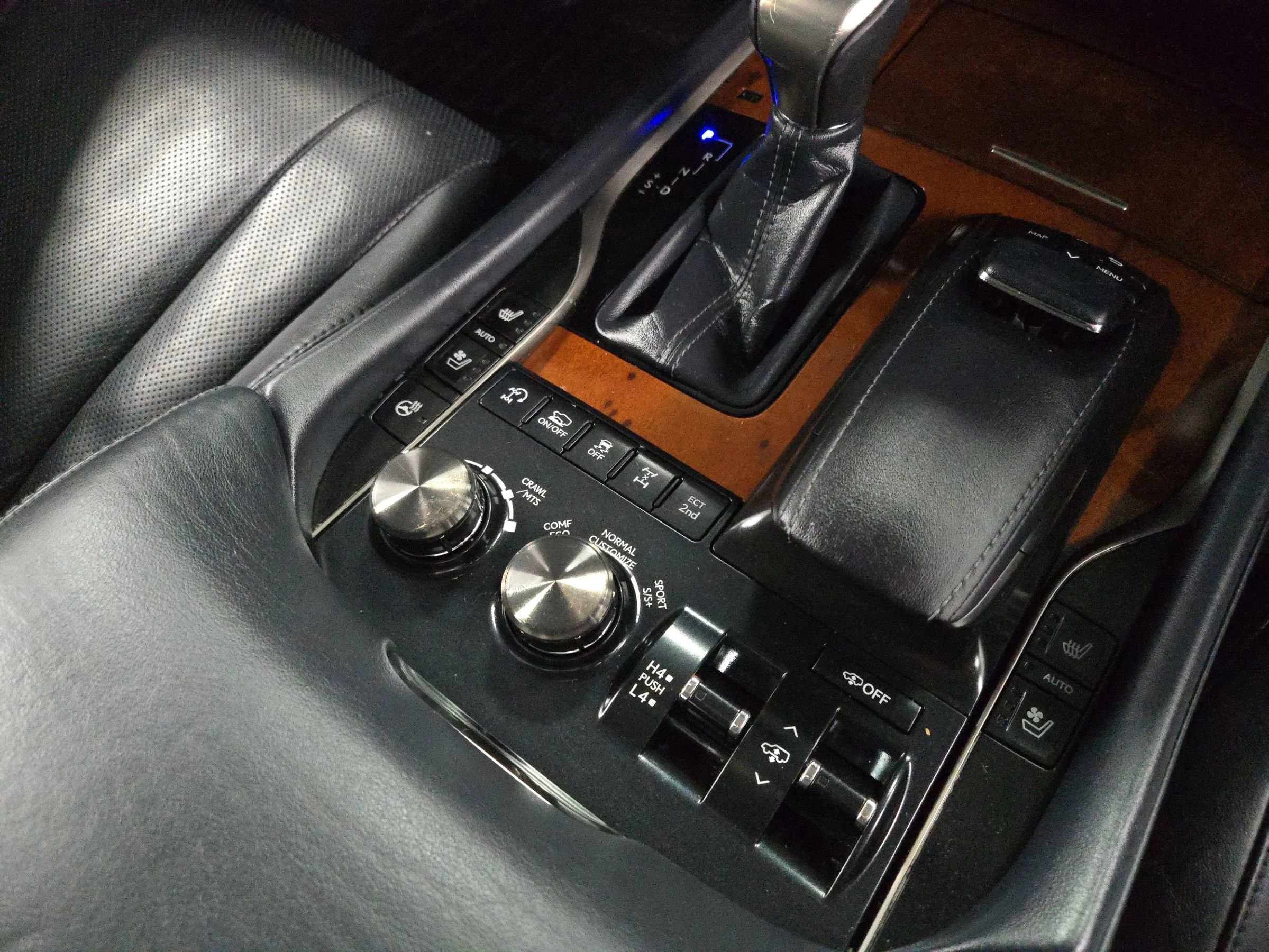 Used 2018 Lexus LX 570 4WD image 32