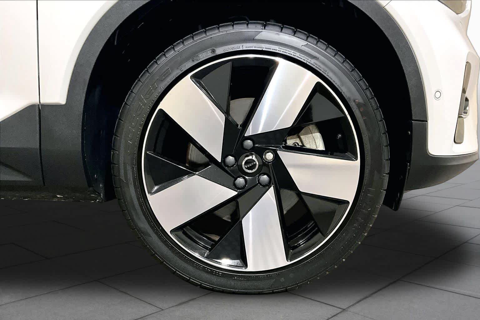 Used 2023 Volvo XC40 Recharge Ultimate w/ Protection Package Premier AWD/4WD image 10