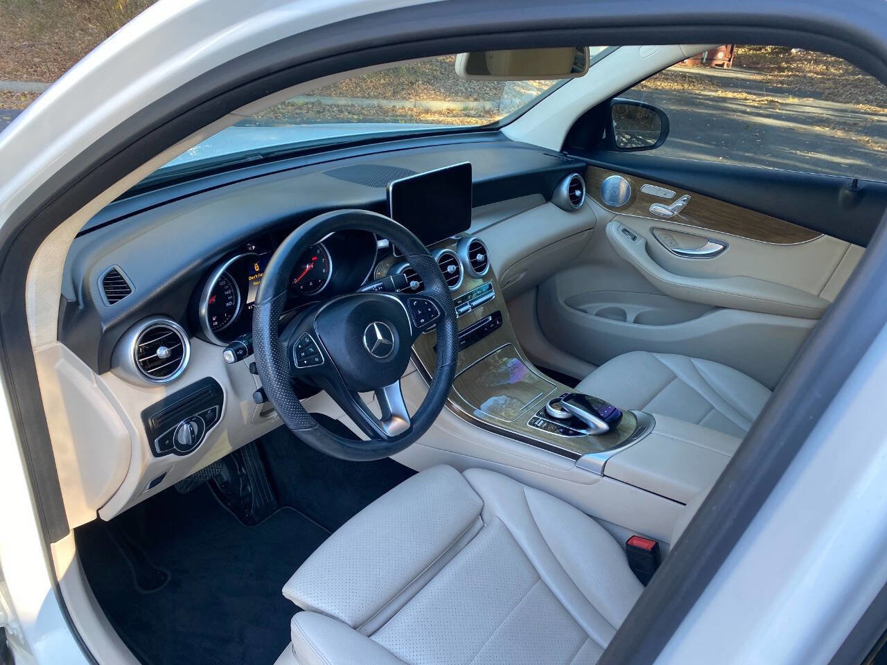 Used 2019 Mercedes-Benz GLC 300 image 16