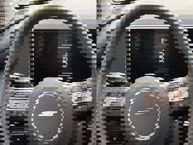 Used 2025 Hyundai Tucson SE image 22