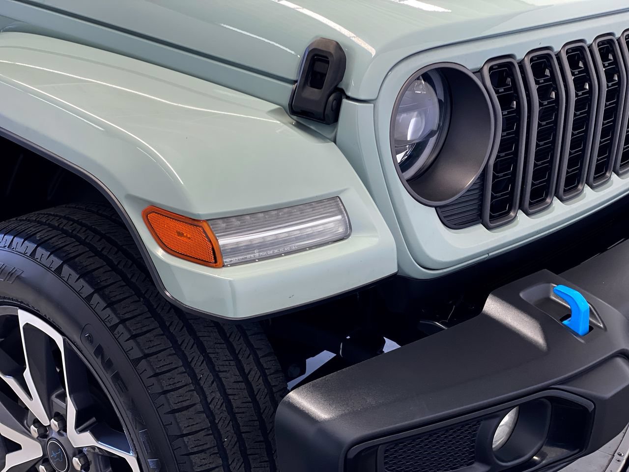 Used 2024 Jeep Wrangler Unlimited w/ Convenience Group AWD/4WD image 11