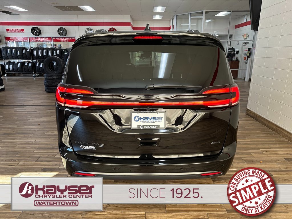 New 2026 Chrysler Pacifica Select w/ S Appearance Package image 4
