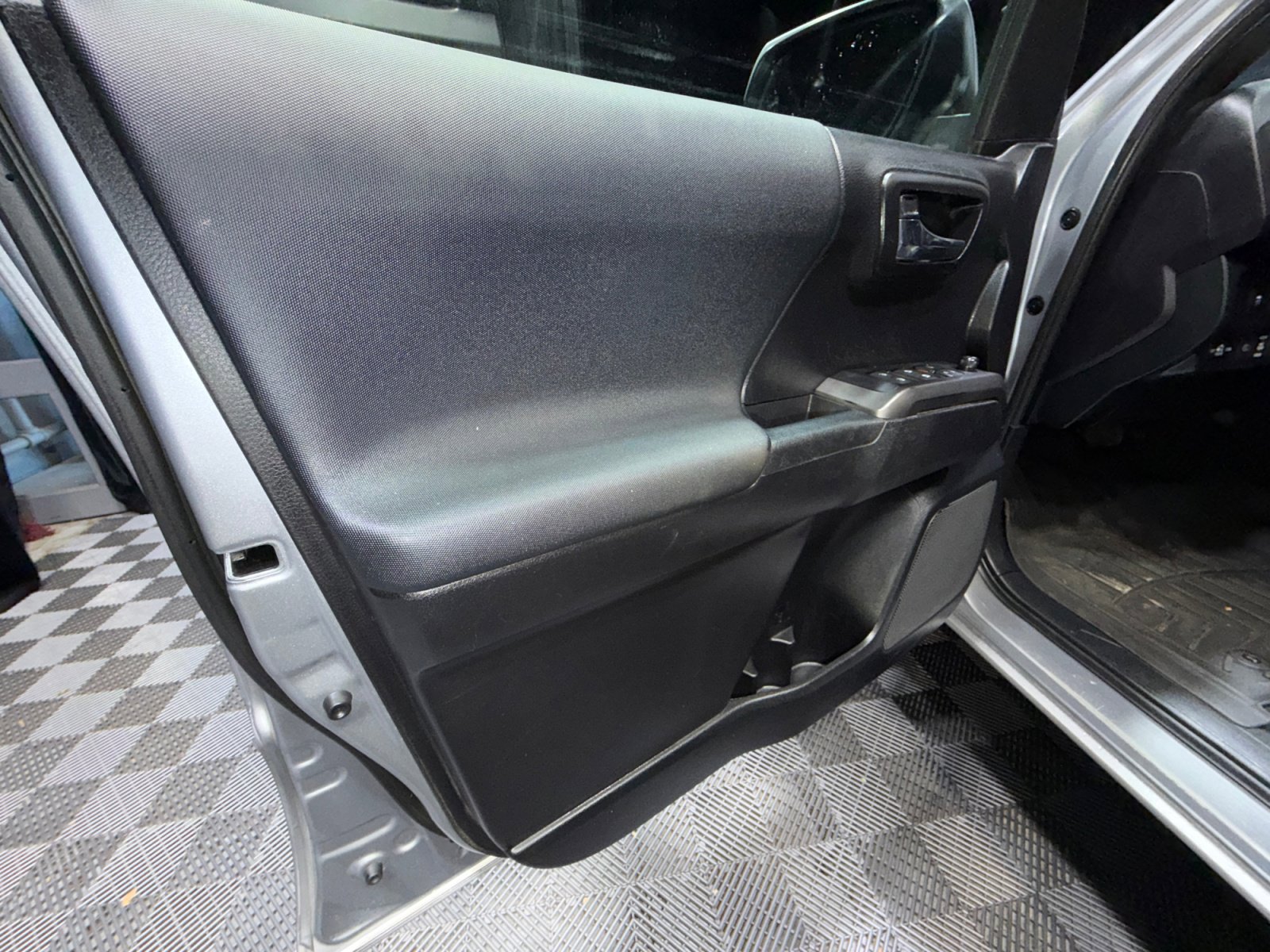 Used 2021 Toyota Tacoma TRD Off-Road w/ Technology Package image 13