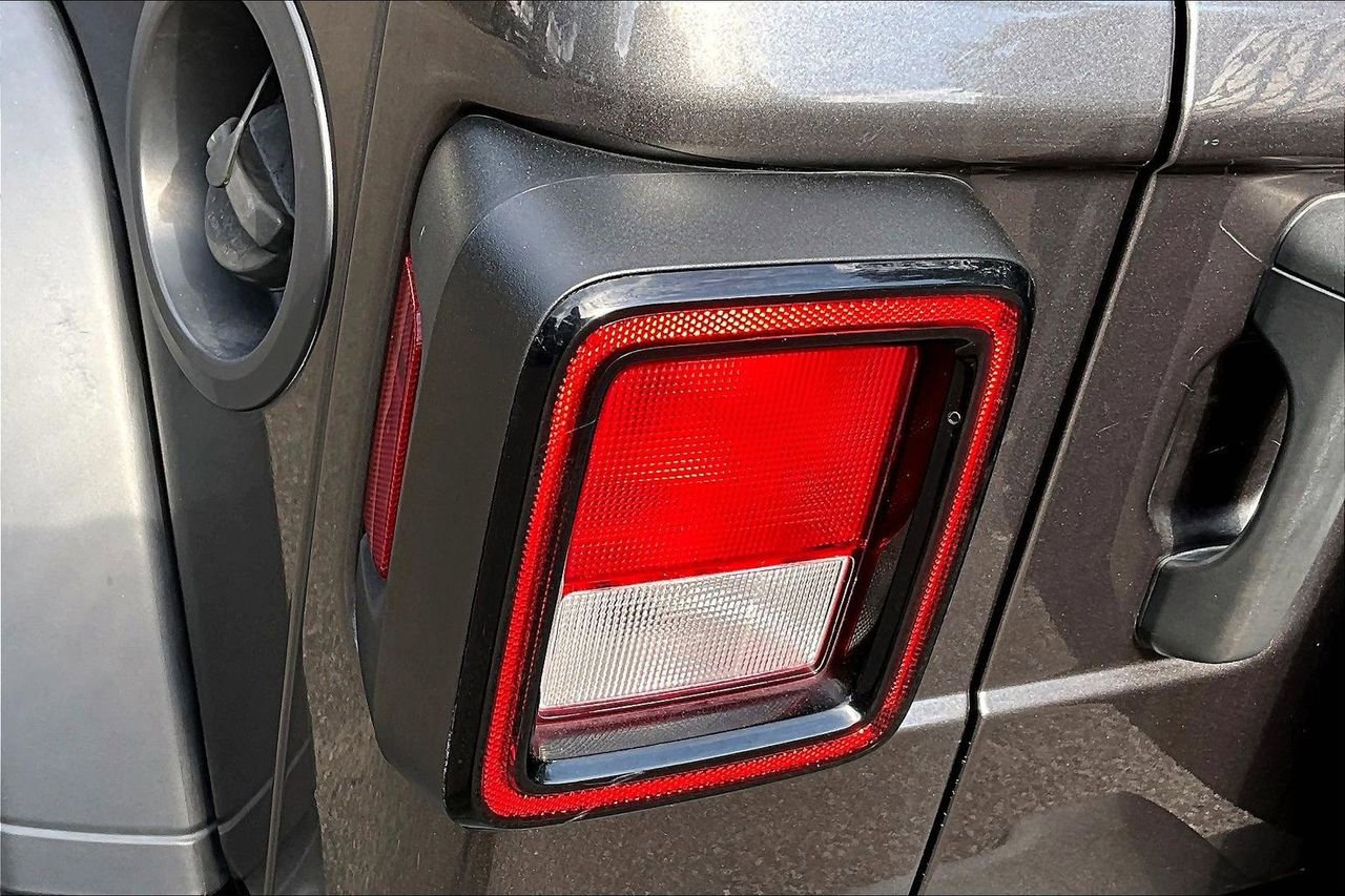 Used 2021 Jeep Wrangler Unlimited Sport image 19